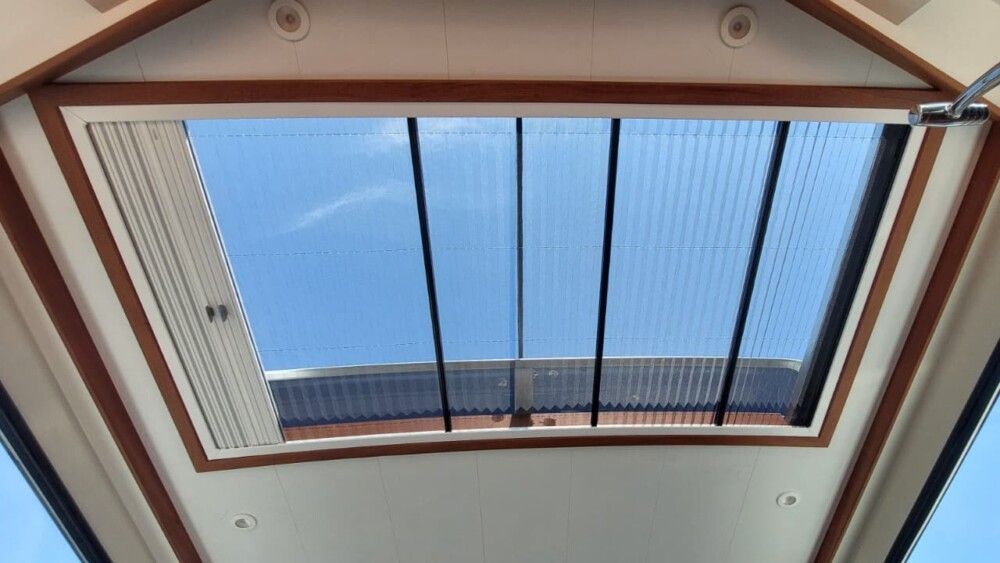 Vedette Salon Comfort Line 33 ft, dakraam met plisségordijnen