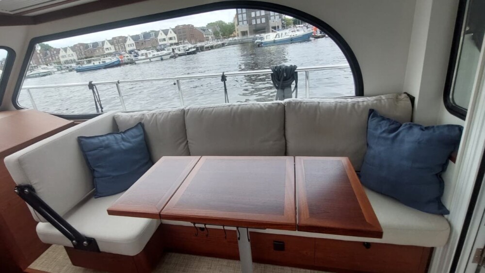 Vedette Salon Comfort Line 33 ft, zithoek met tafel en kussens