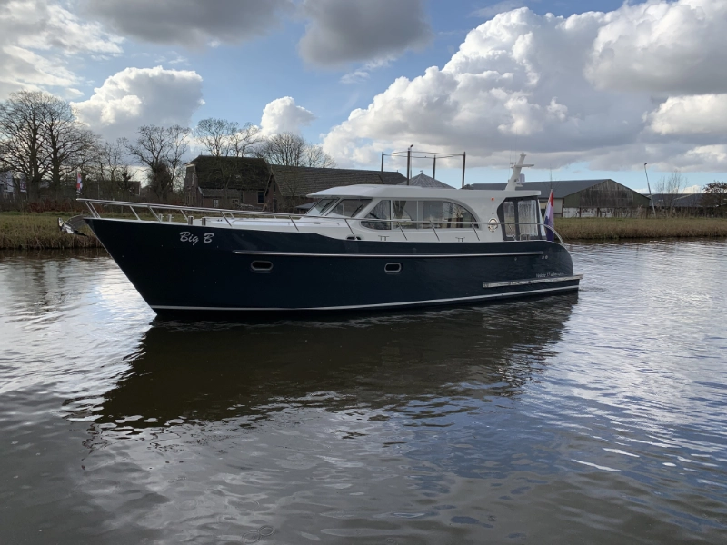 Vedette Salon Comfort Line 37 ft, motorboot varend op water