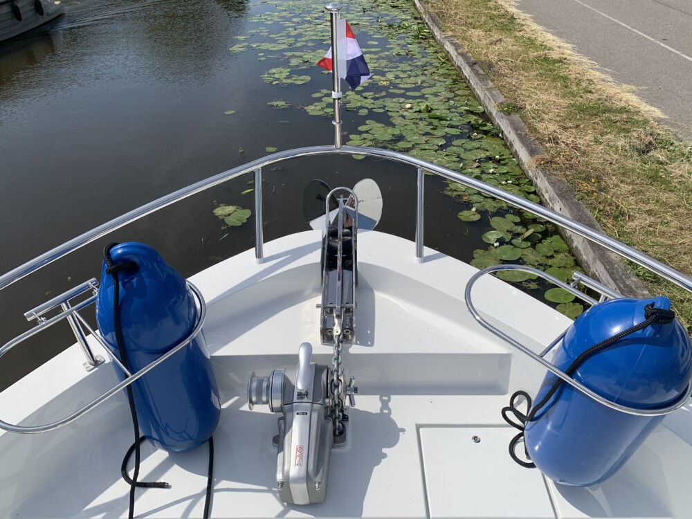 Vedette Salon Comfort Line 37 ft, voordek met fenders en ankerlier