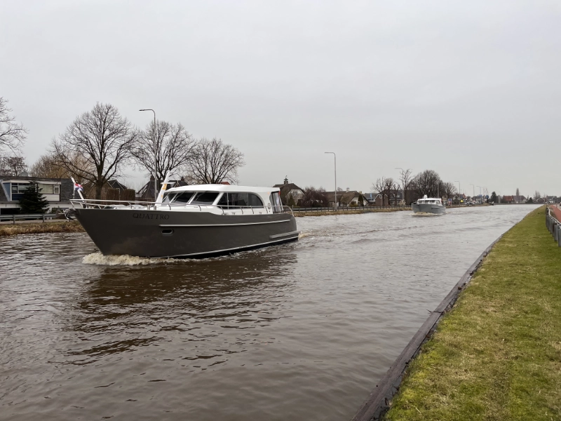 Vedette Salon Comfort Line 39 ft, boot varend op kanaal