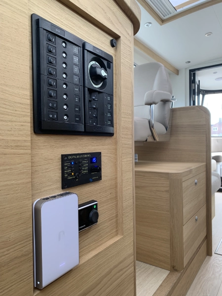 Vedette Salon Comfort Line 39 ft, elektrisch paneel en trap interieur