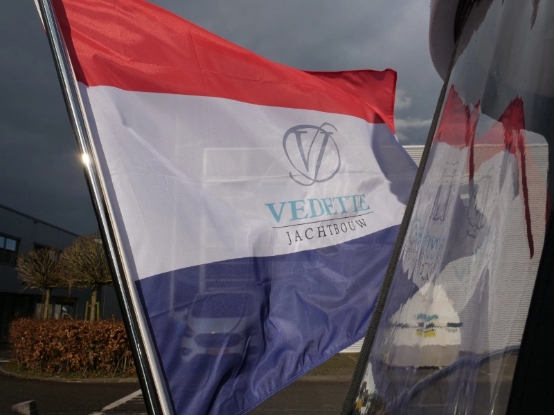 Vedette Salon Comfort Line 43 ft, nederlandse vlag met logo