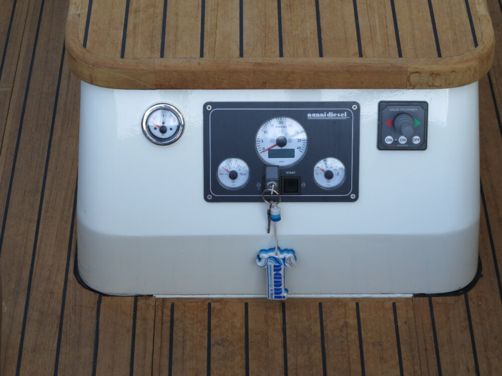 Vedette Steilsteven 6 ft, dashboard met motormeters en contactsleutel