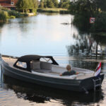 Vedette Steilsteven 7 ft, sloep vaart op rivier