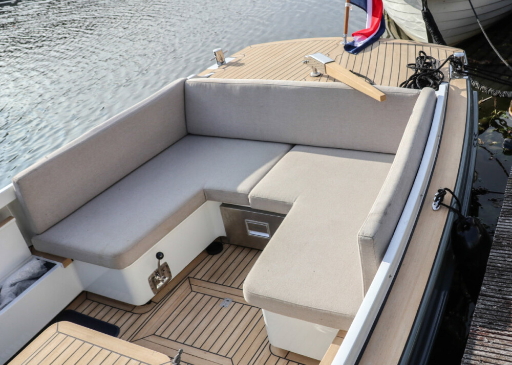 Vedette Steilsteven 7 ft, zitbank op achterdek boot