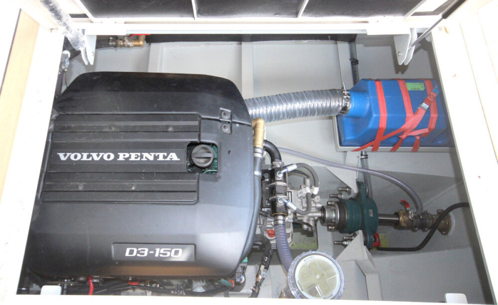 Vedette Traveller 41, motorruimte met volvo penta motor