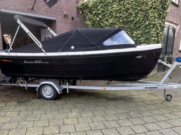 4-Family 495 de Luxe, boot op trailer voor huis
