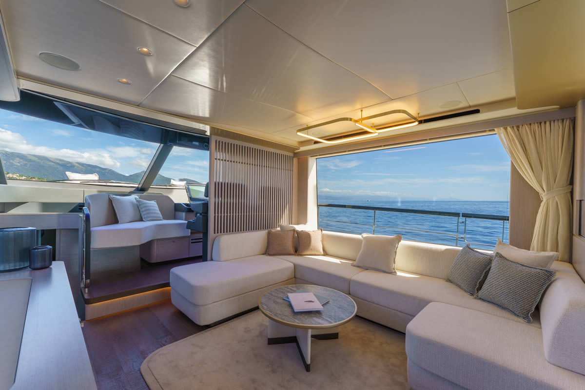 Absolute 70 FLY, lounge met zeezicht