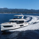 Absolute Navetta 53, jacht varend op zee met kielzog