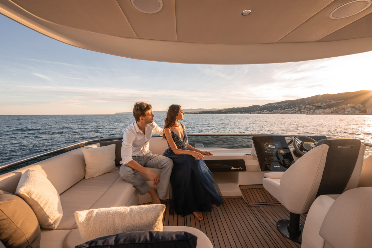 Absolute Navetta 58 Andromeda, koppel op zonnedek boot