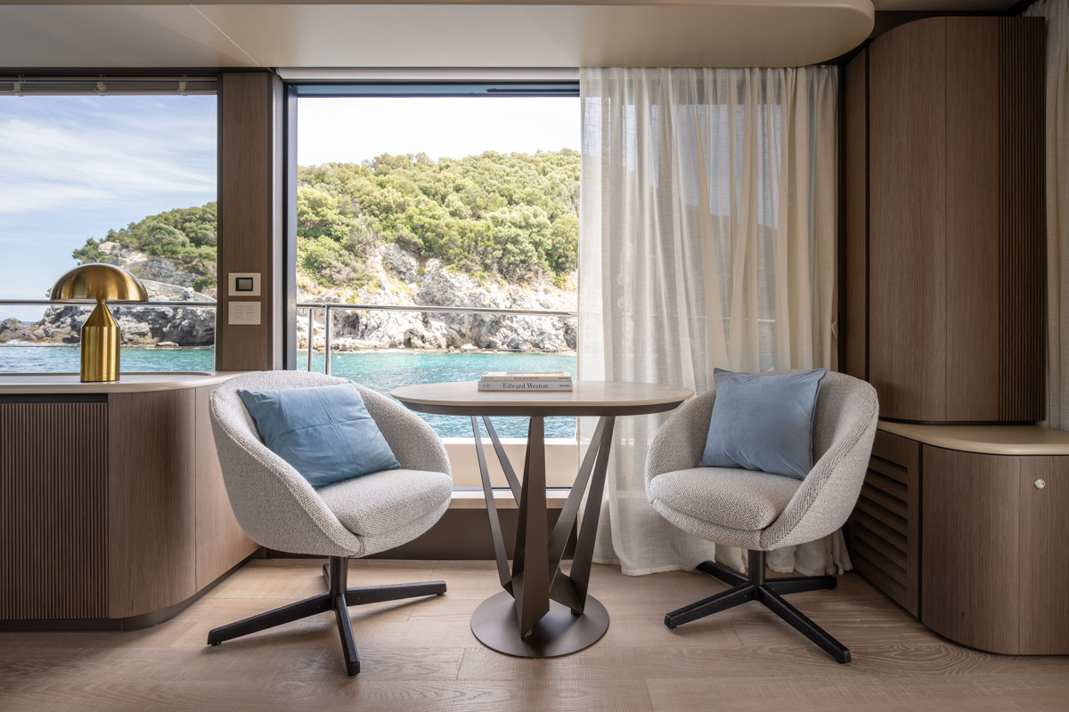 Absolute Navetta 58 Andromeda, zithoek met uitzicht op zee