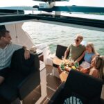 Aquador 250 HT, mensen genieten op boot
