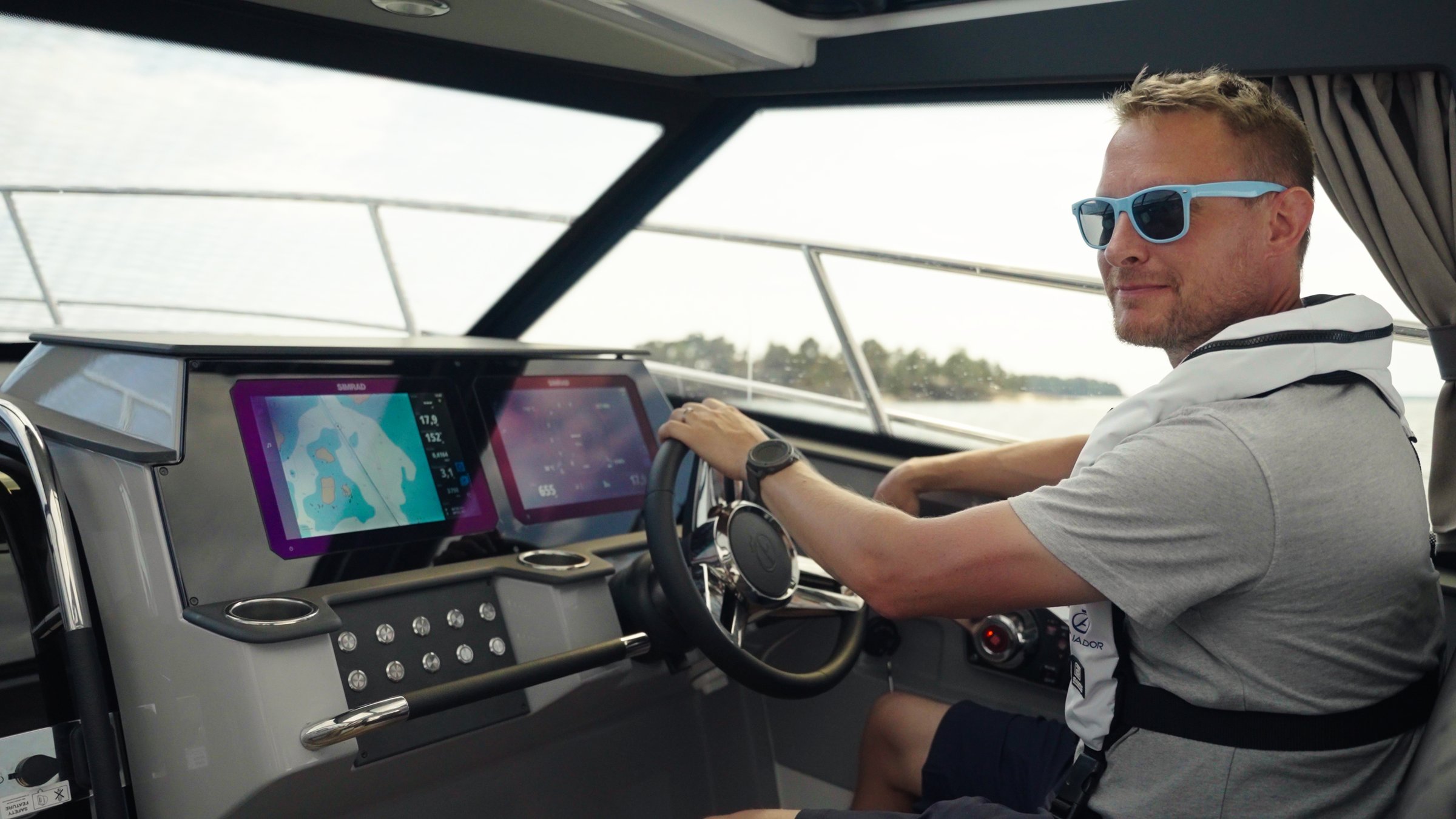 Aquador 250 HT, man aan het stuur