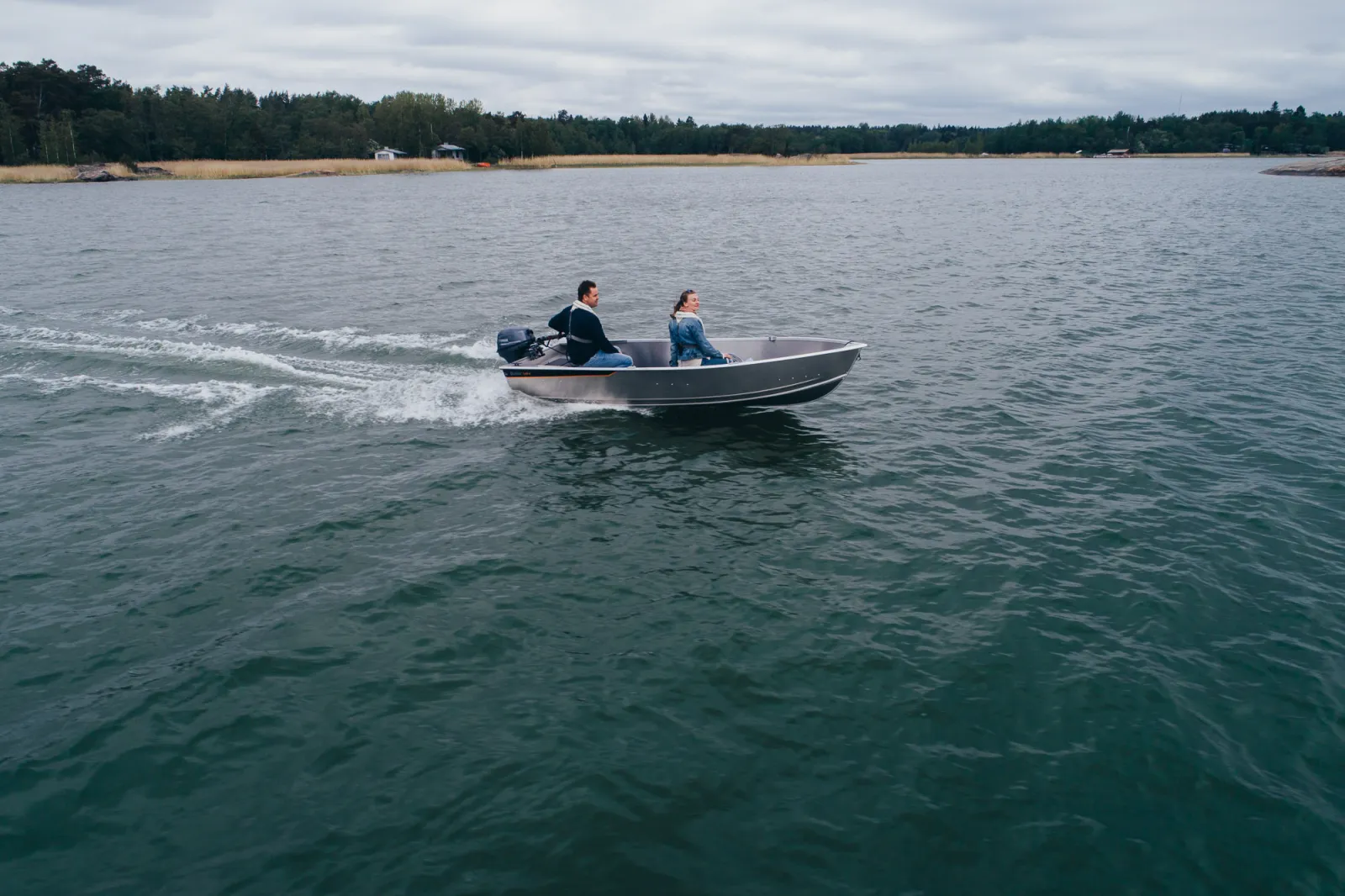 Buster Mini, boot varend op meer