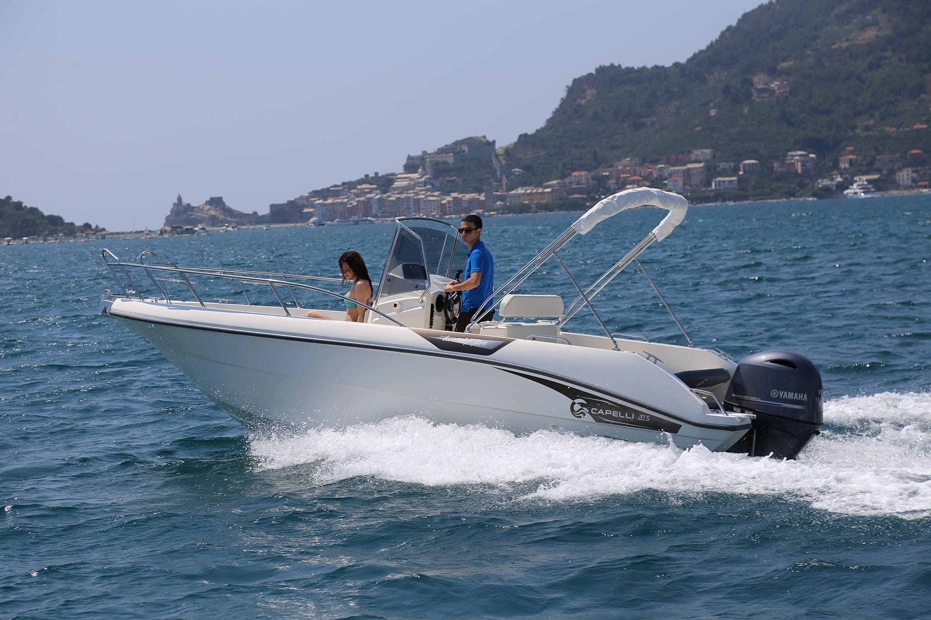 Capelli 20.5, boot varend op zee