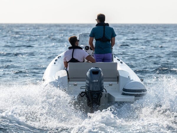Capelli Tempest 480, boot varend op zee