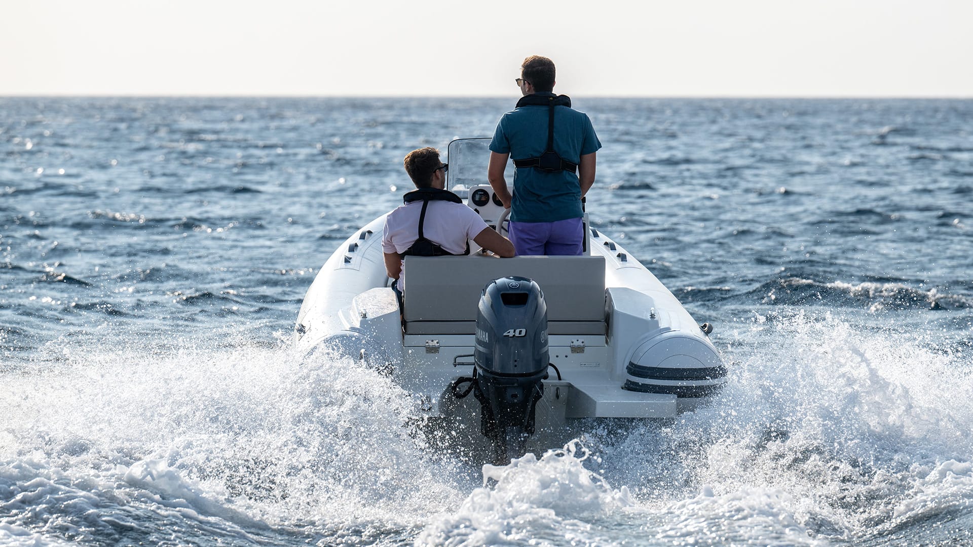 Capelli Tempest 480, boot varend op zee