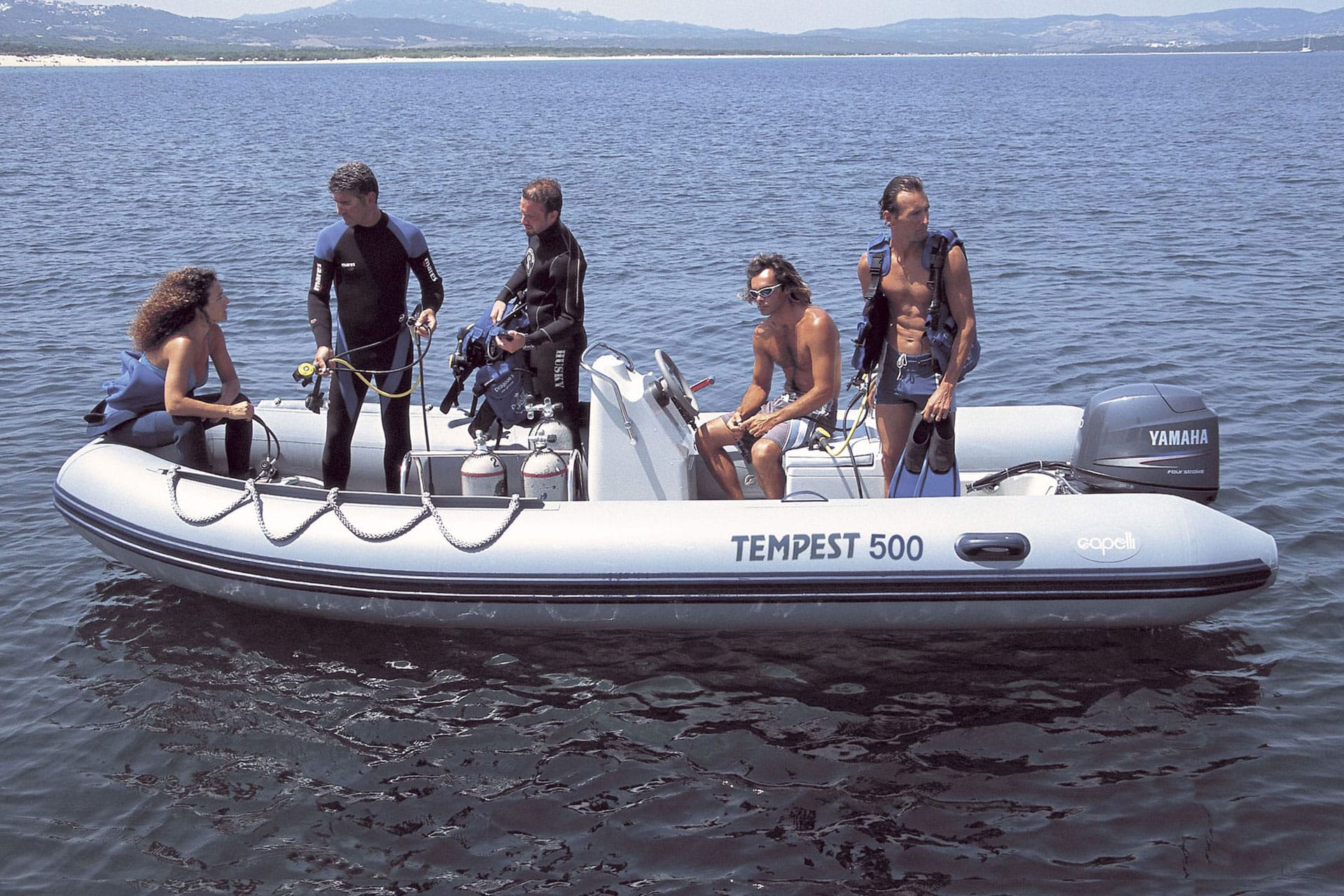 Capelli Tempest 500 Work, duikers op rubberboot zee