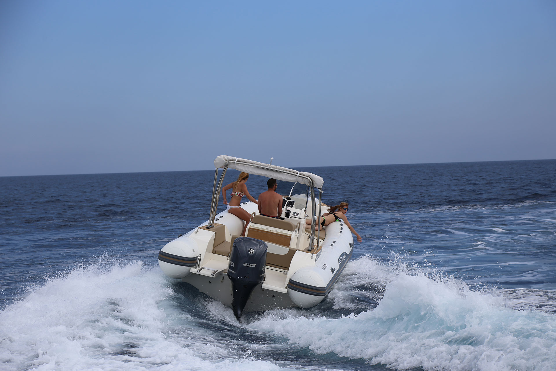 Capelli Tempest 775, boot varend op zee