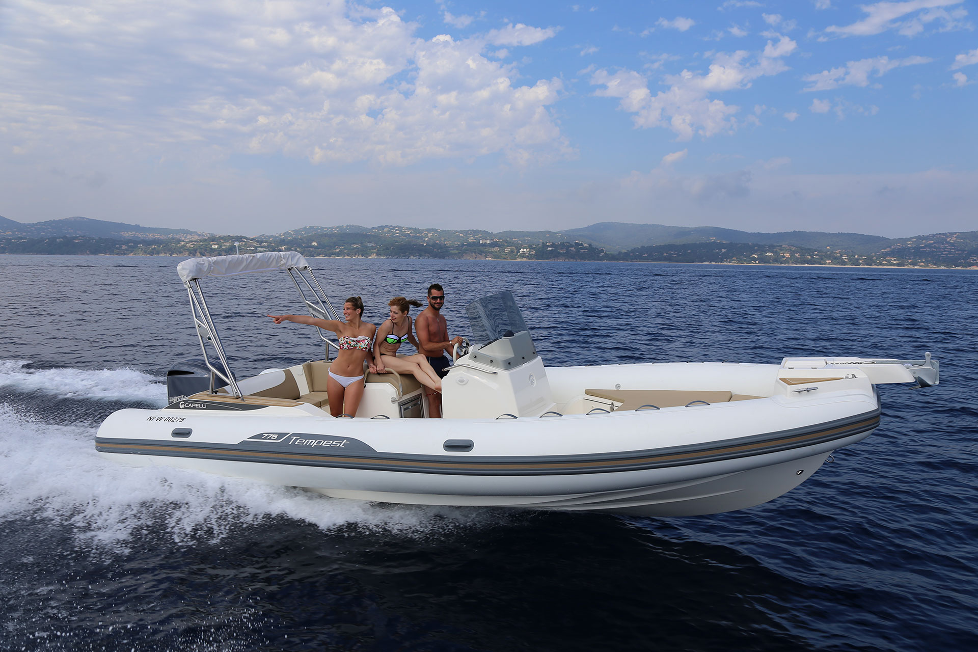 Capelli Tempest 775, rubberboot vaart snel op zee