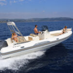 Capelli Tempest 775, rubberboot varend op zee