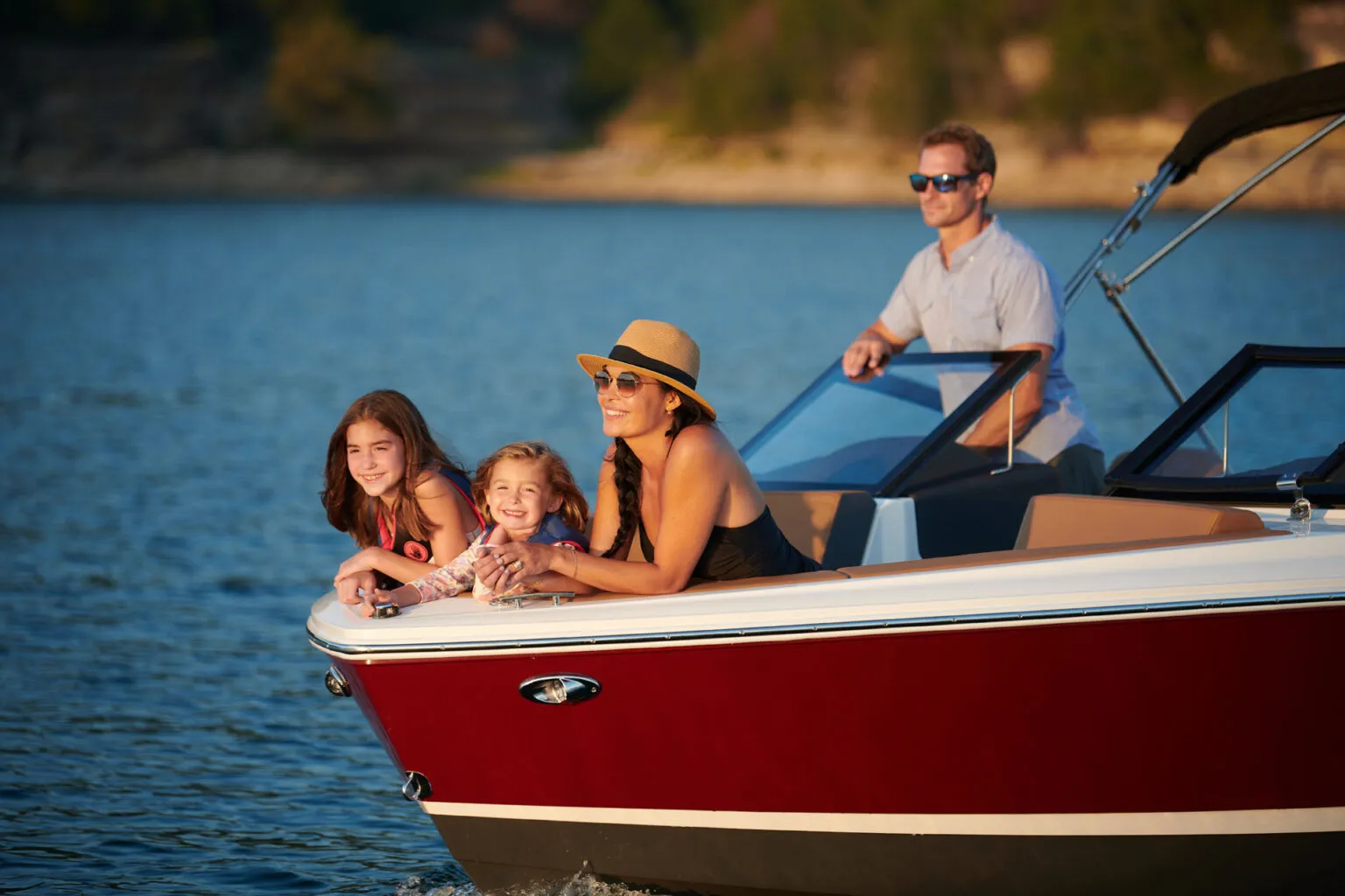 Cobalt CS22, familie op boot varend