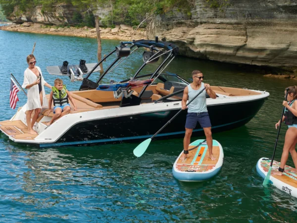 Cobalt CS23, familie op boot en suppen
