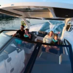 Cobalt R31, familie op varende boot