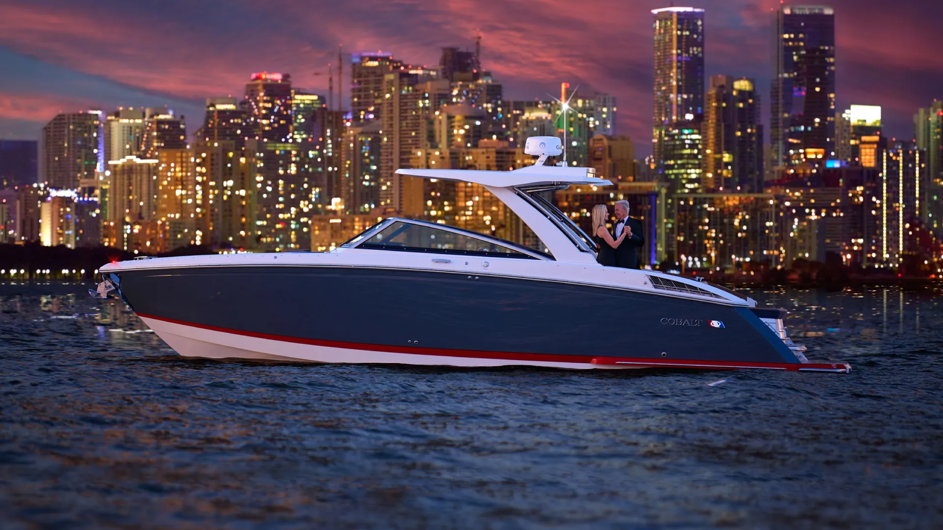 Cobalt R33, boot varend voor skyline