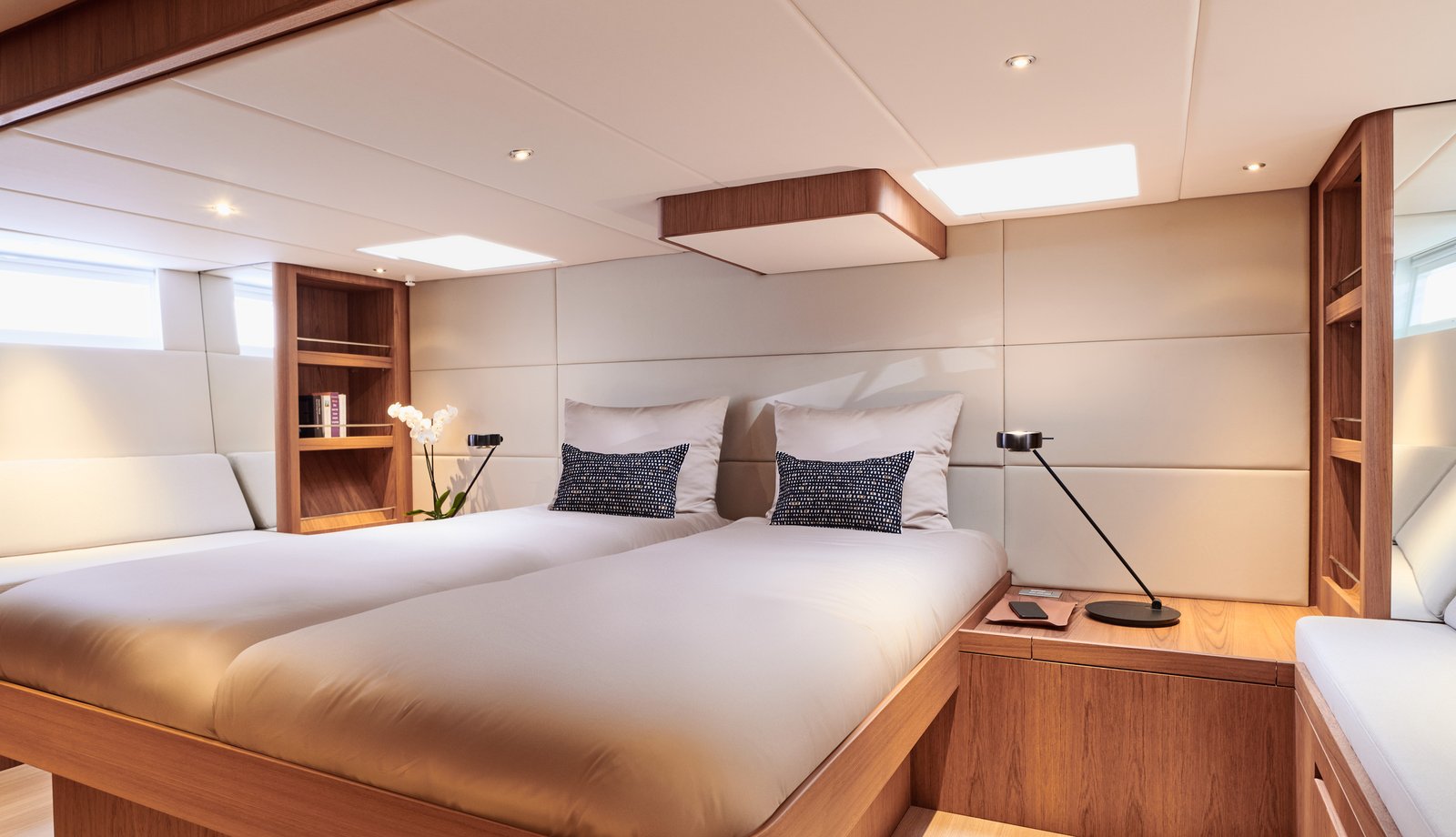 Contest 72CS, slaapkamer met twee bedden
