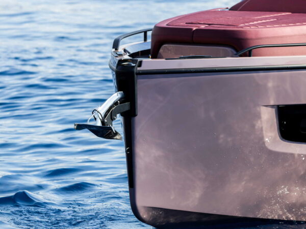 Cranchi A32 Luxury Tender, achterkant boot op water