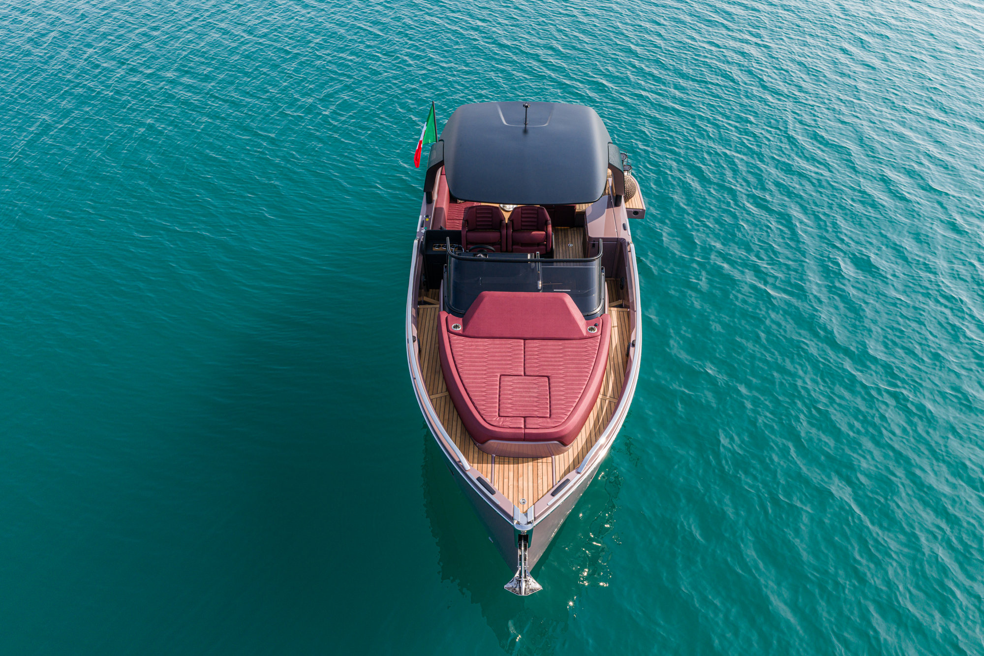 Cranchi A32 Luxury Tender, boot van bovenaf gefotografeerd