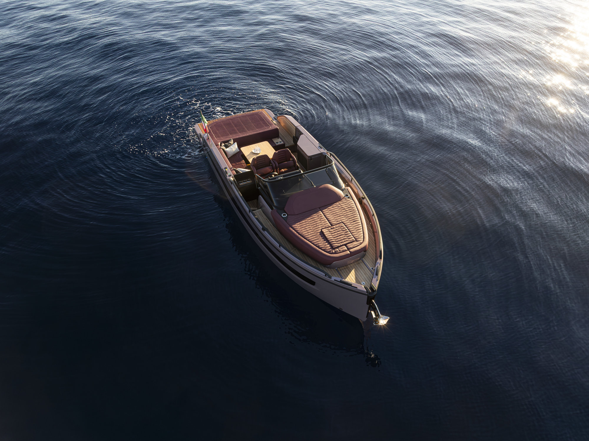 Cranchi A32 Luxury Tender, boot van bovenaf op water