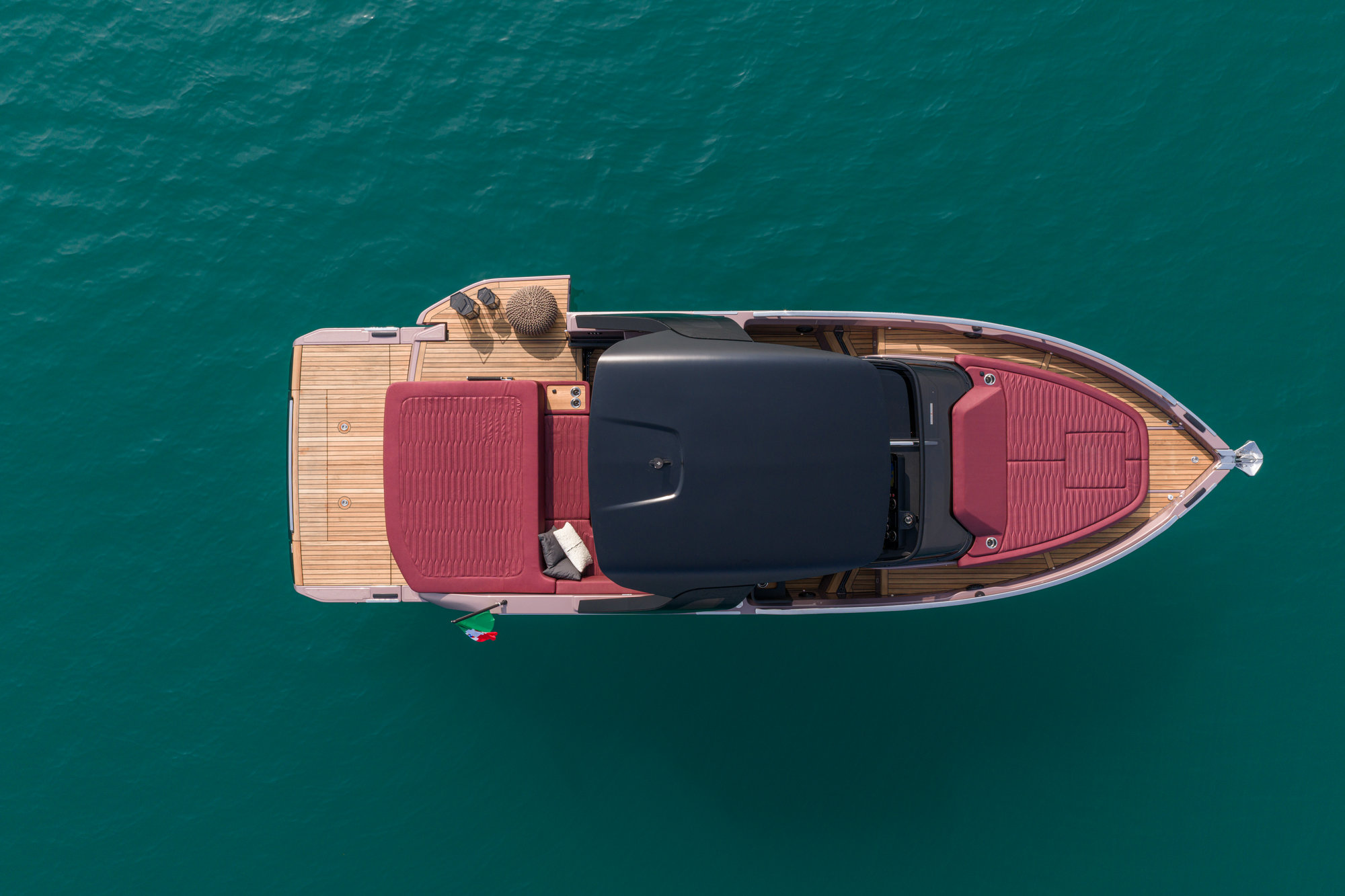 Cranchi A32 Luxury Tender, boot vanuit vogelperspectief met kussens