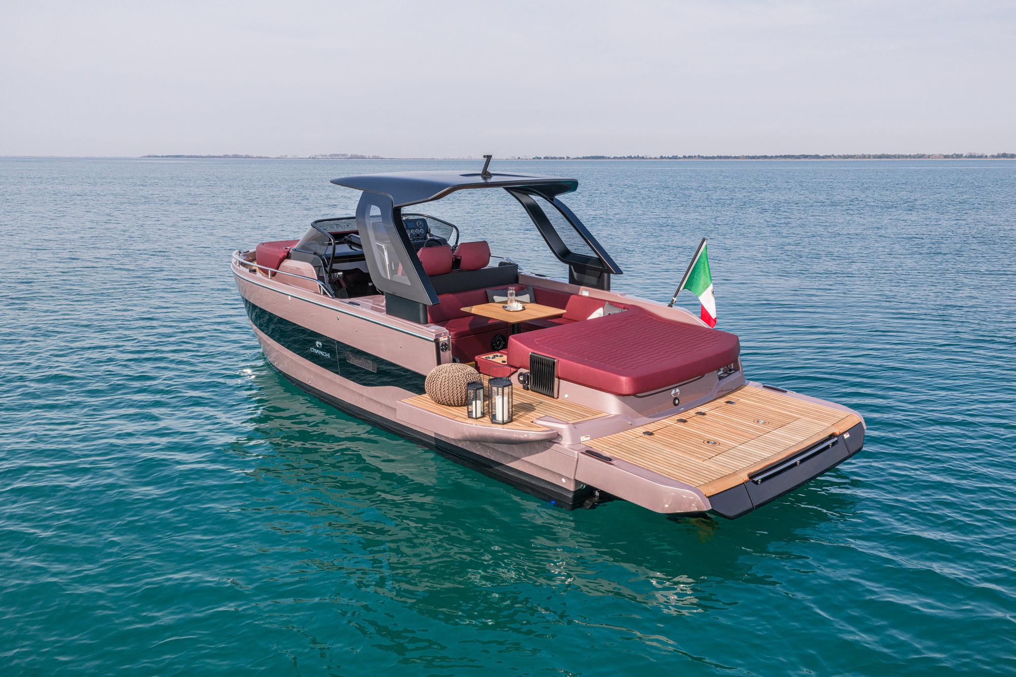Cranchi A32 Luxury Tender, luxe boot op zee