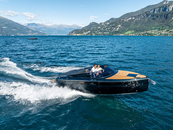 Cranchi E26 Classic, boot varend op meer