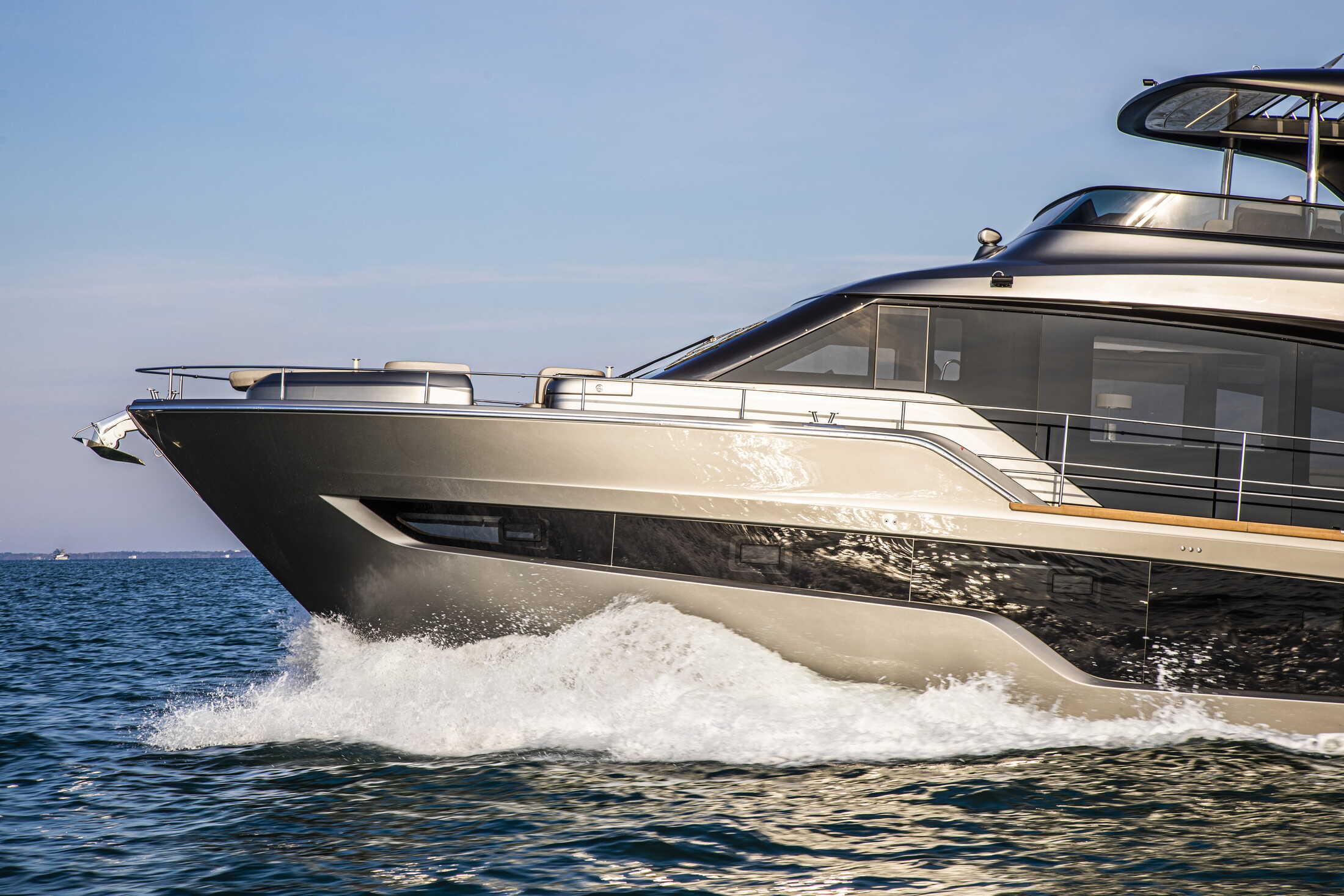 Cranchi Sessantasette 67, boot varend op zee