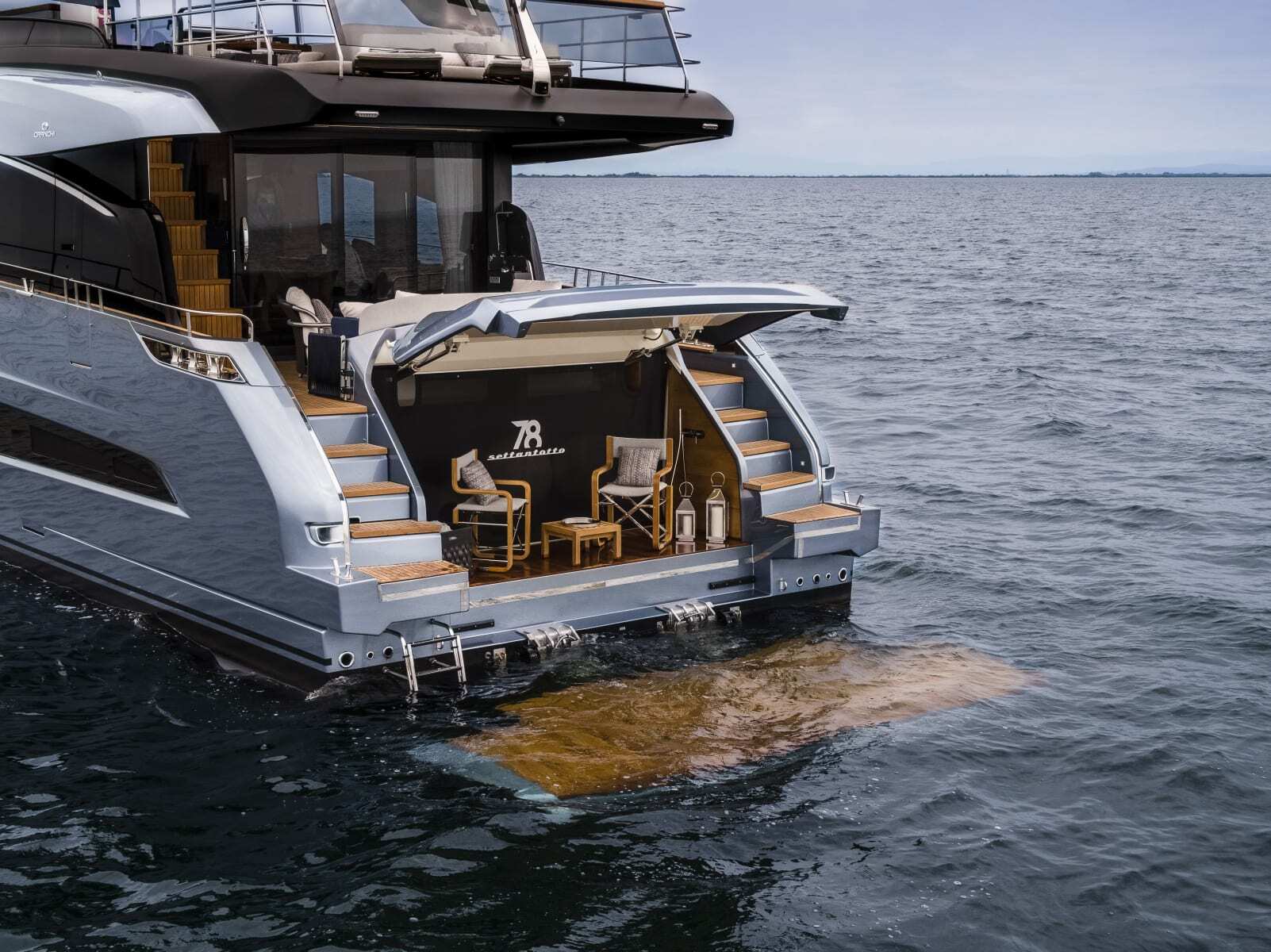 Cranchi Settantotto 78, achterdek boot met zwemplatform