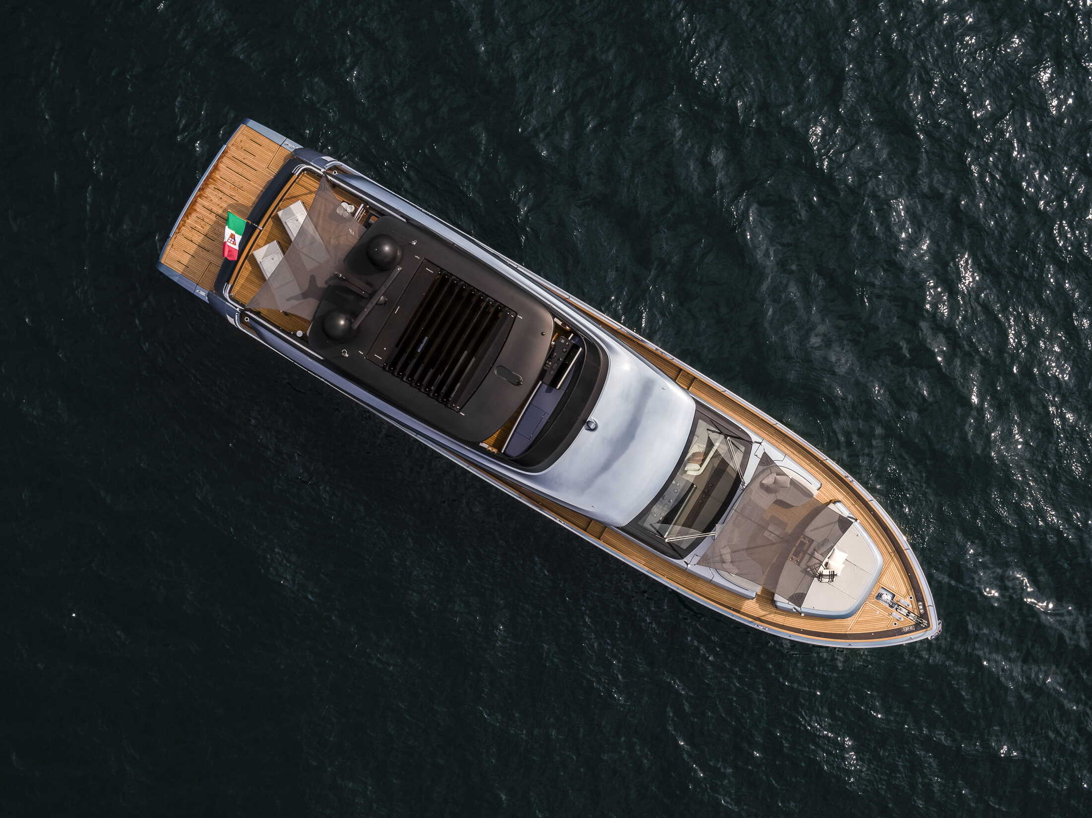 Cranchi Settantotto 78, luchtfoto boot op water
