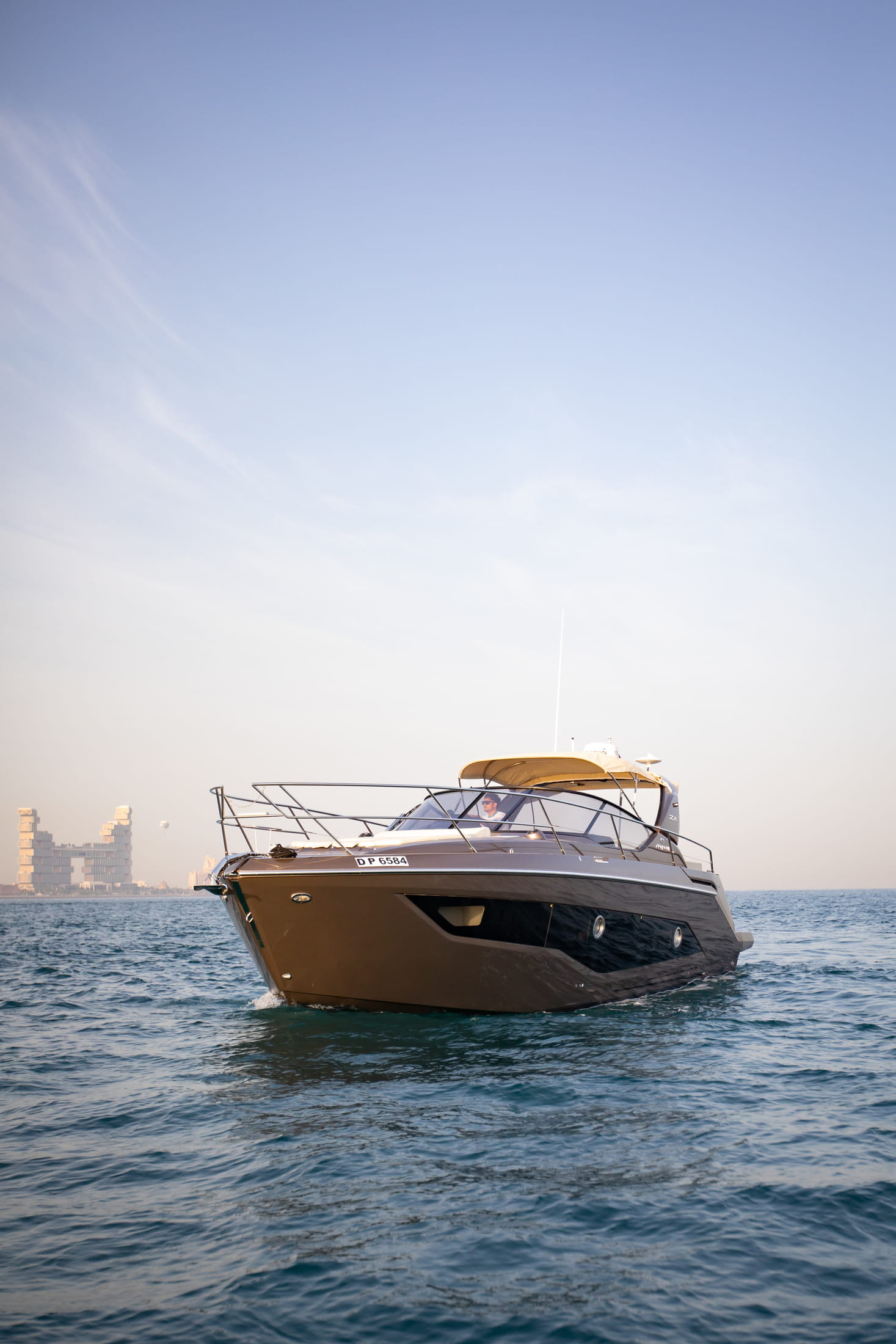 Cranchi Z35, boot varend op zee