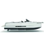 De Antonio D36 Open, witte speedboot zijaanzicht studio