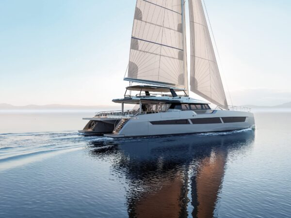 Fountaine Pajot FPY 120S, zeilcatamaran varend op zee