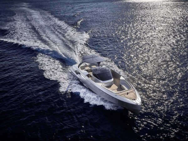 Frauscher 1414 Demon Air, boot varend op zee