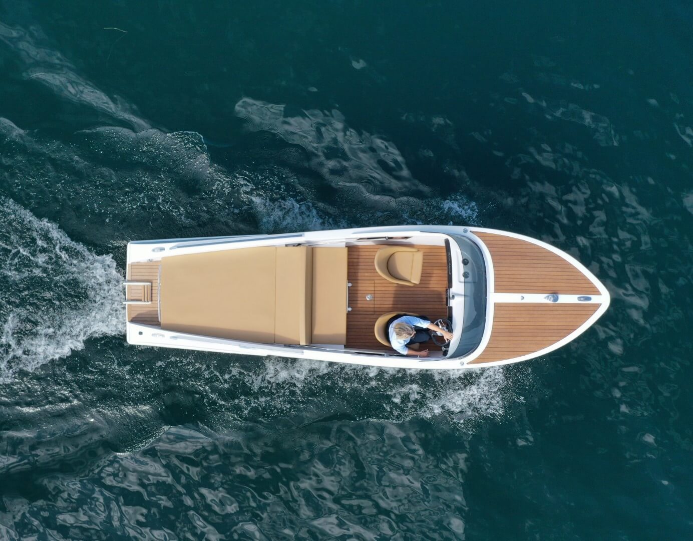 Frauscher 610 San Remo, boot van bovenaf varend