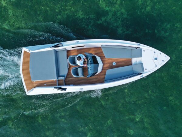 Frauscher 740 Mirage Air, boot van boven gezien varend