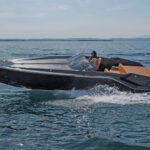 Frauscher 747 Mirage, speedboot varend op water