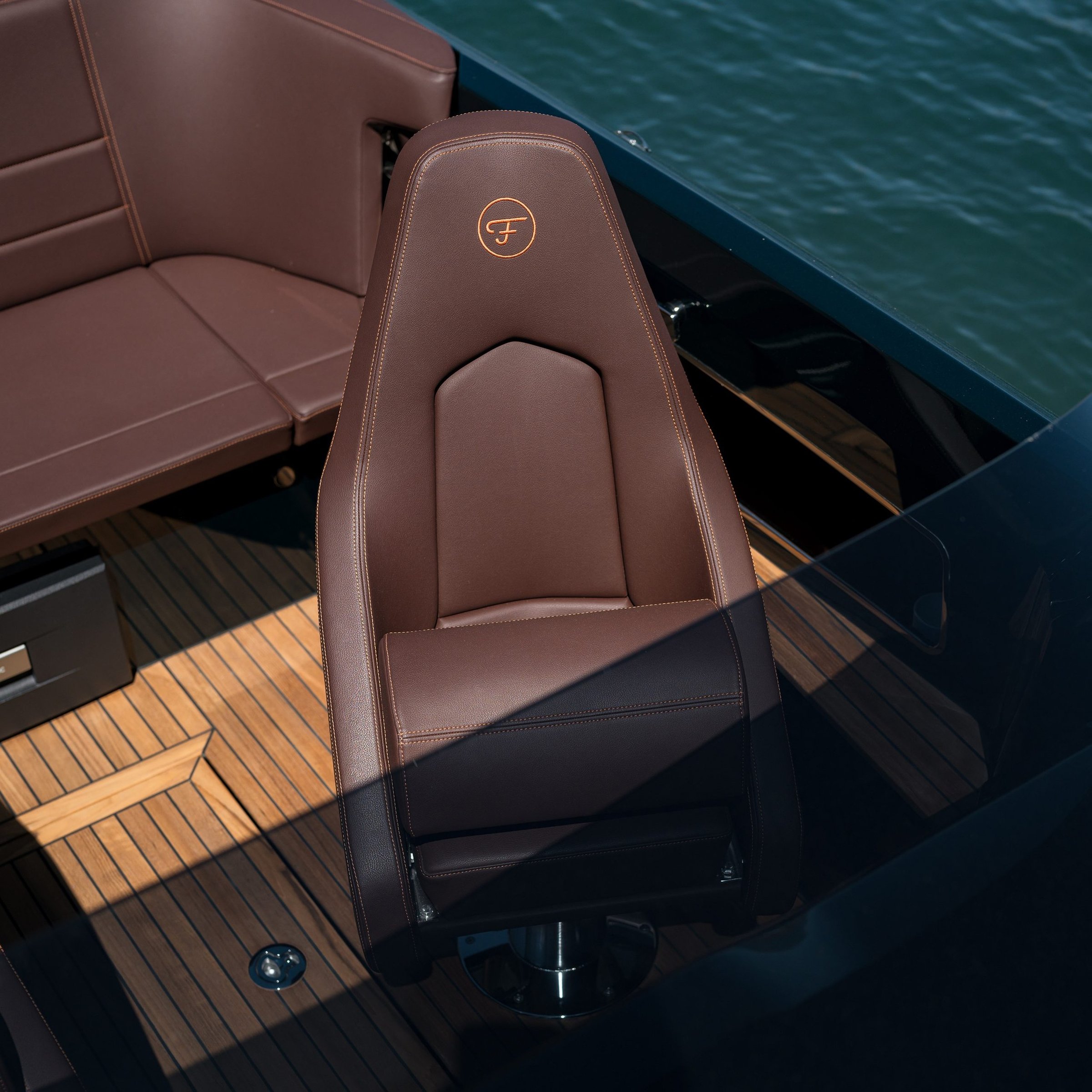 Frauscher 797 Spectre, lederen stoel op boot