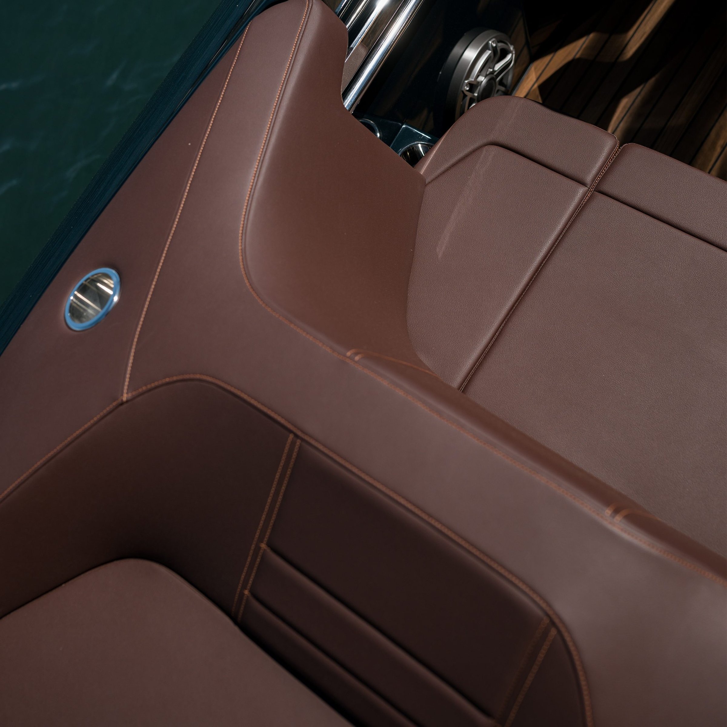Frauscher 797 Spectre, leren bekleding met stiksels detail