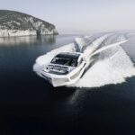 Galeon 435 GTI, boot varend langs kust